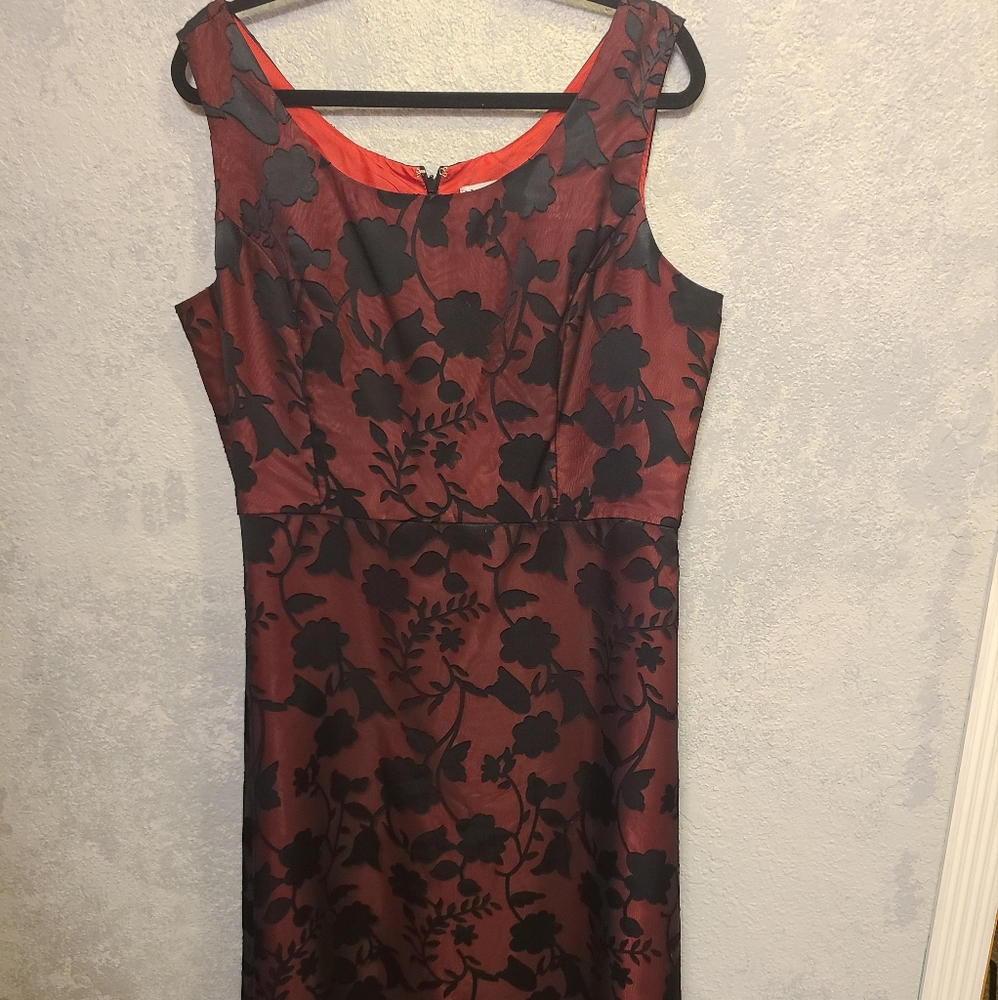 Red/black floral dress